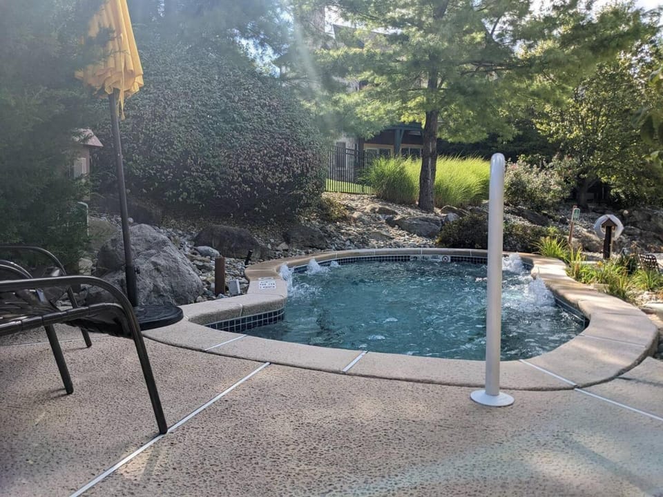 3 Bed 2 Bath on the Sanctuary side, cozy retreat Apartment in Vernon Township