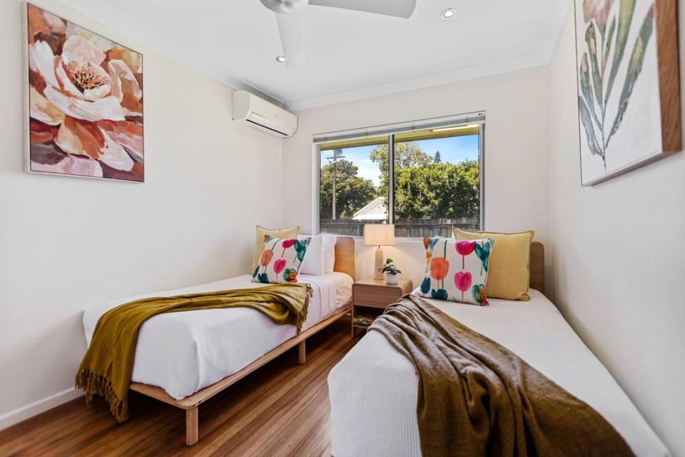 Bed, Day, Night, Photo of the whole room, Bedroom, children, air conditioner