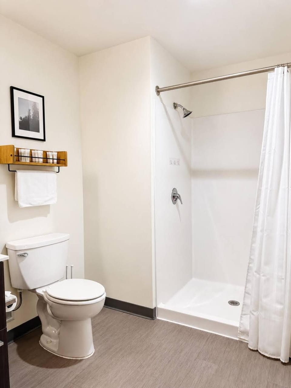 Cream City Industrial Loft Near Fiserv with Parking - Suite 4 - Sleeps 8 Apartment in Milwaukee