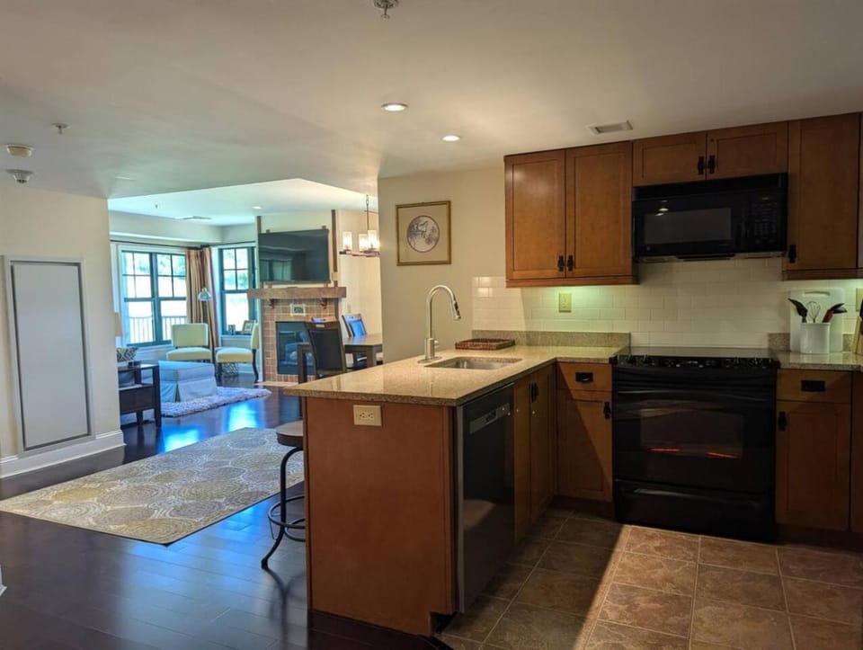 Great Views 2 Bed 2 Bath Updated Apartment in Vernon Township