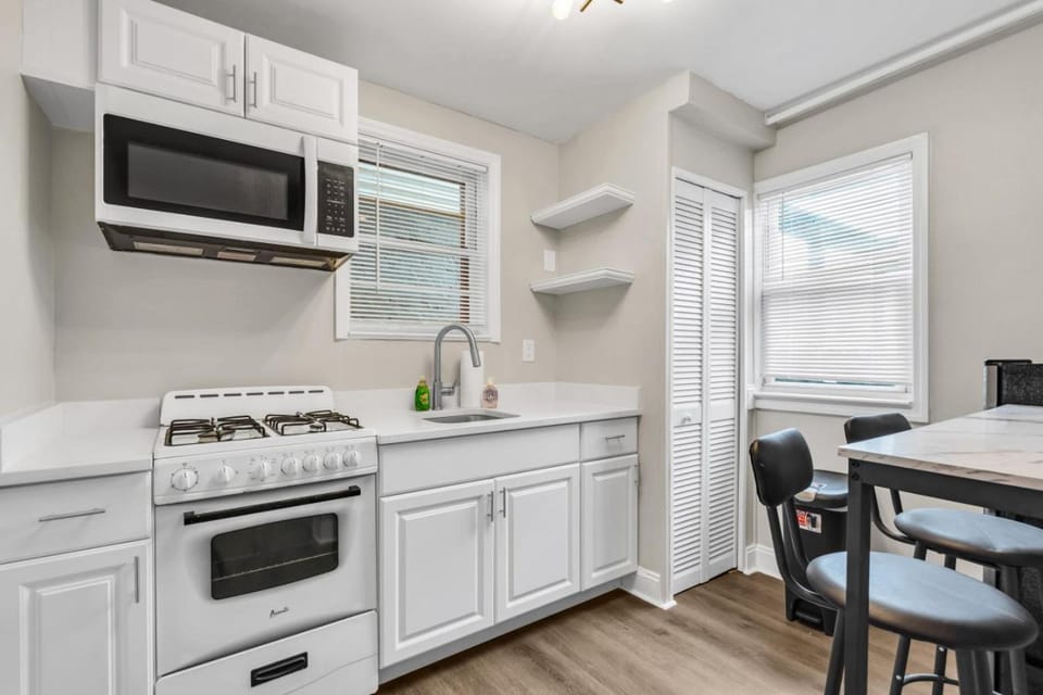 Cozy Seaside Getaway Walk to Beach Apartment in Seaside Heights
