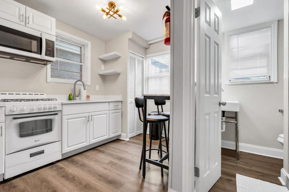 Cozy Seaside Getaway Walk to Beach Apartment in Seaside Heights