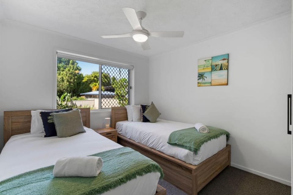 Mermaid Beach Hideaway - Family Getaway Apartment in Mermaid Beach