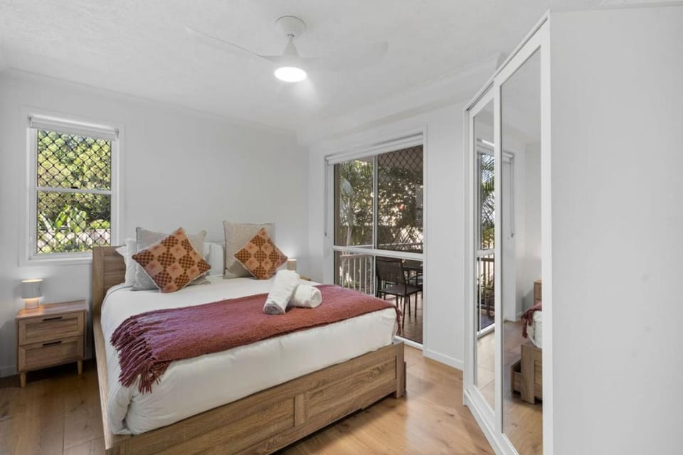 Mermaid Beach Hideaway - Family Getaway Apartment in Mermaid Beach