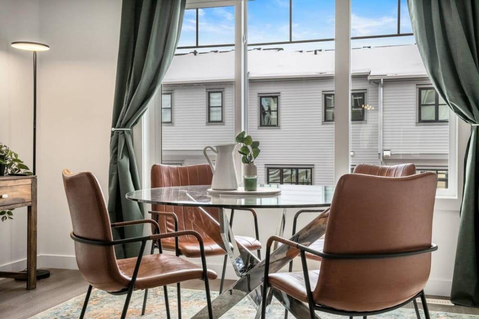 Modern 2BR Townhome Near Aspen Landing and WinSport House in Calgary