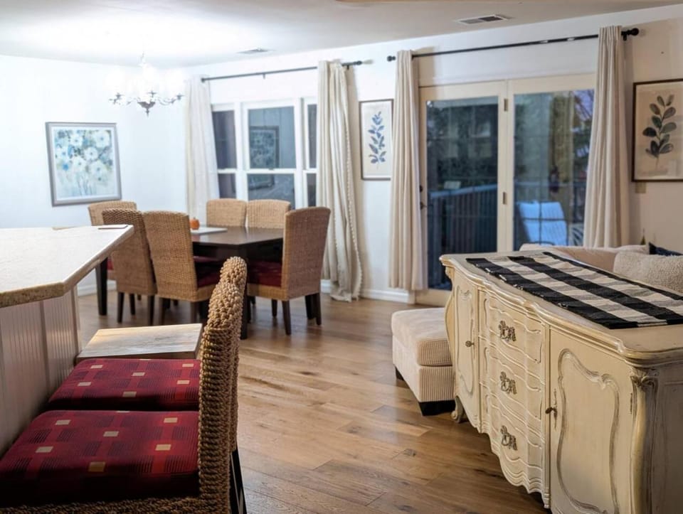 Premium 3 Bed Top Floor Views Apartment in Vernon Township