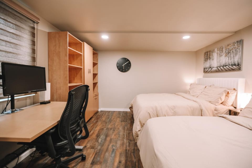 Warm & Cozy 2BR in Wallingford -- Skyline Peek Apartment in Lake Union