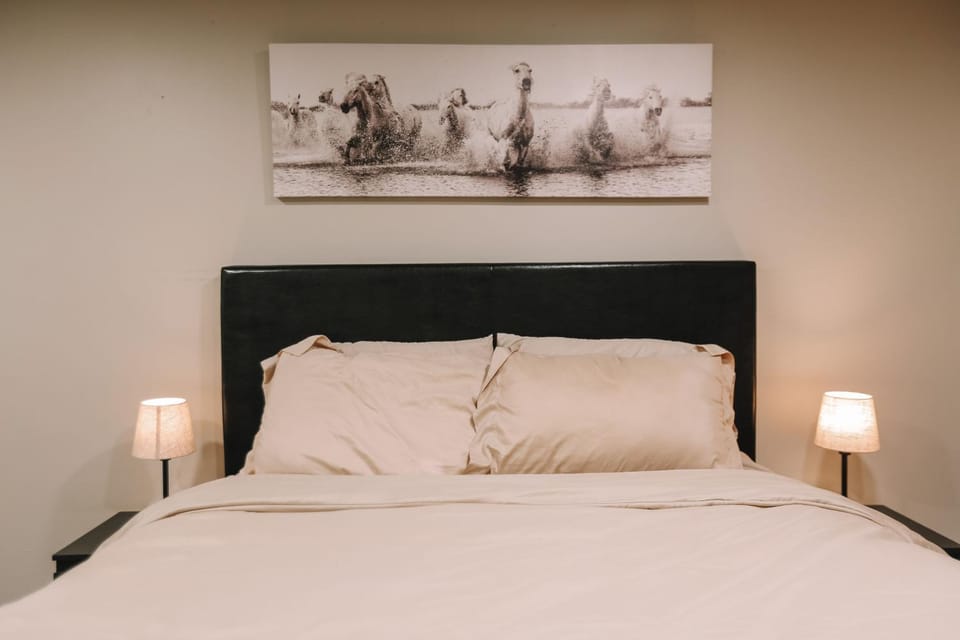 Warm & Cozy 2BR in Wallingford -- Skyline Peek Apartment in Lake Union