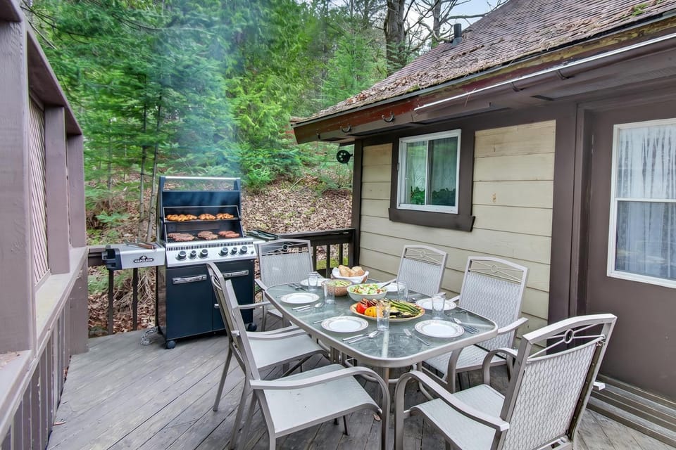 Waterfont cottage with private dock and watercrafts House in Ontario