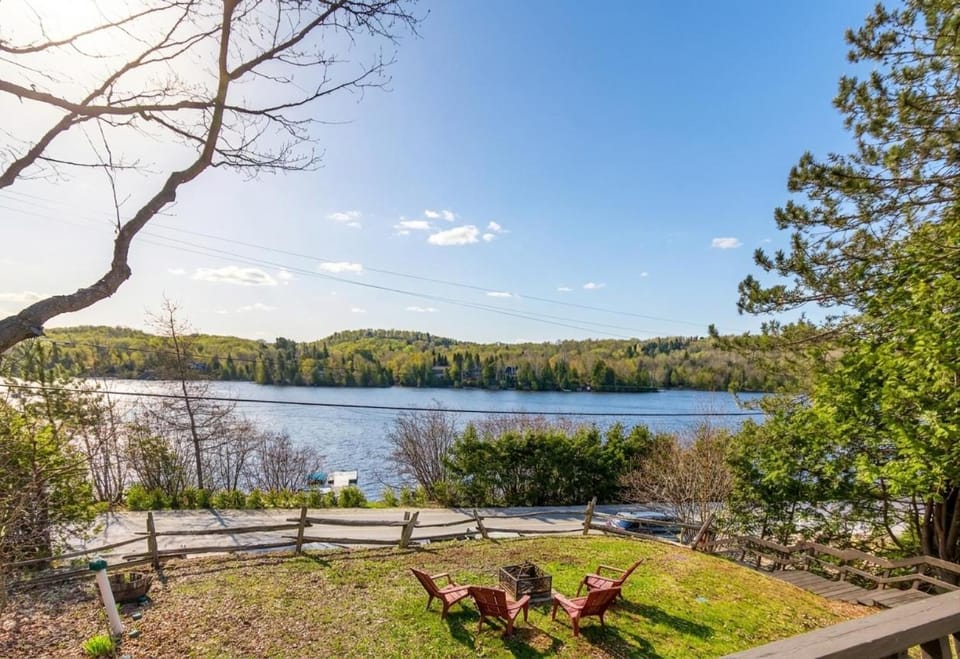 Waterfont cottage with private dock and watercrafts House in Ontario