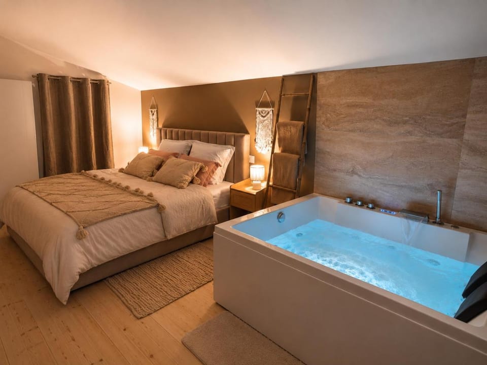 Hot Tub, Bedroom