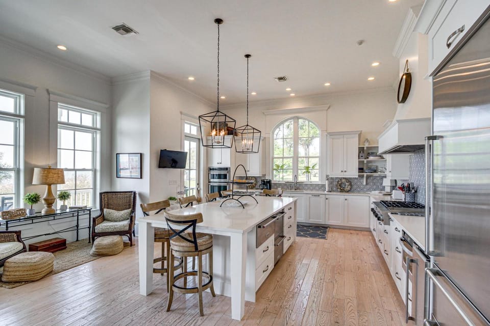 On the Beach + Gulf: Luxe Pass Christian Escape House in Pass Christian