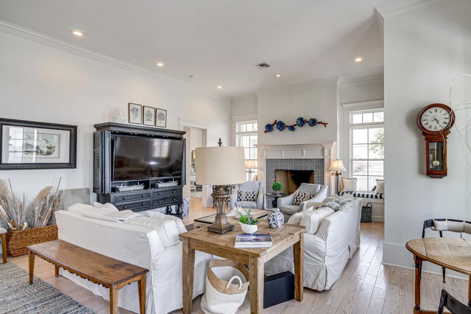 On the Beach + Gulf: Luxe Pass Christian Escape House in Pass Christian