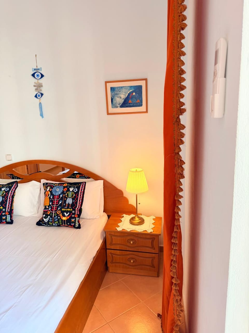 Bed, Photo of the whole room, Decorative detail, Bedroom