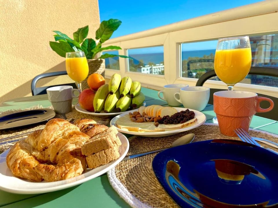 Balcony/Terrace, Breakfast, Continental breakfast