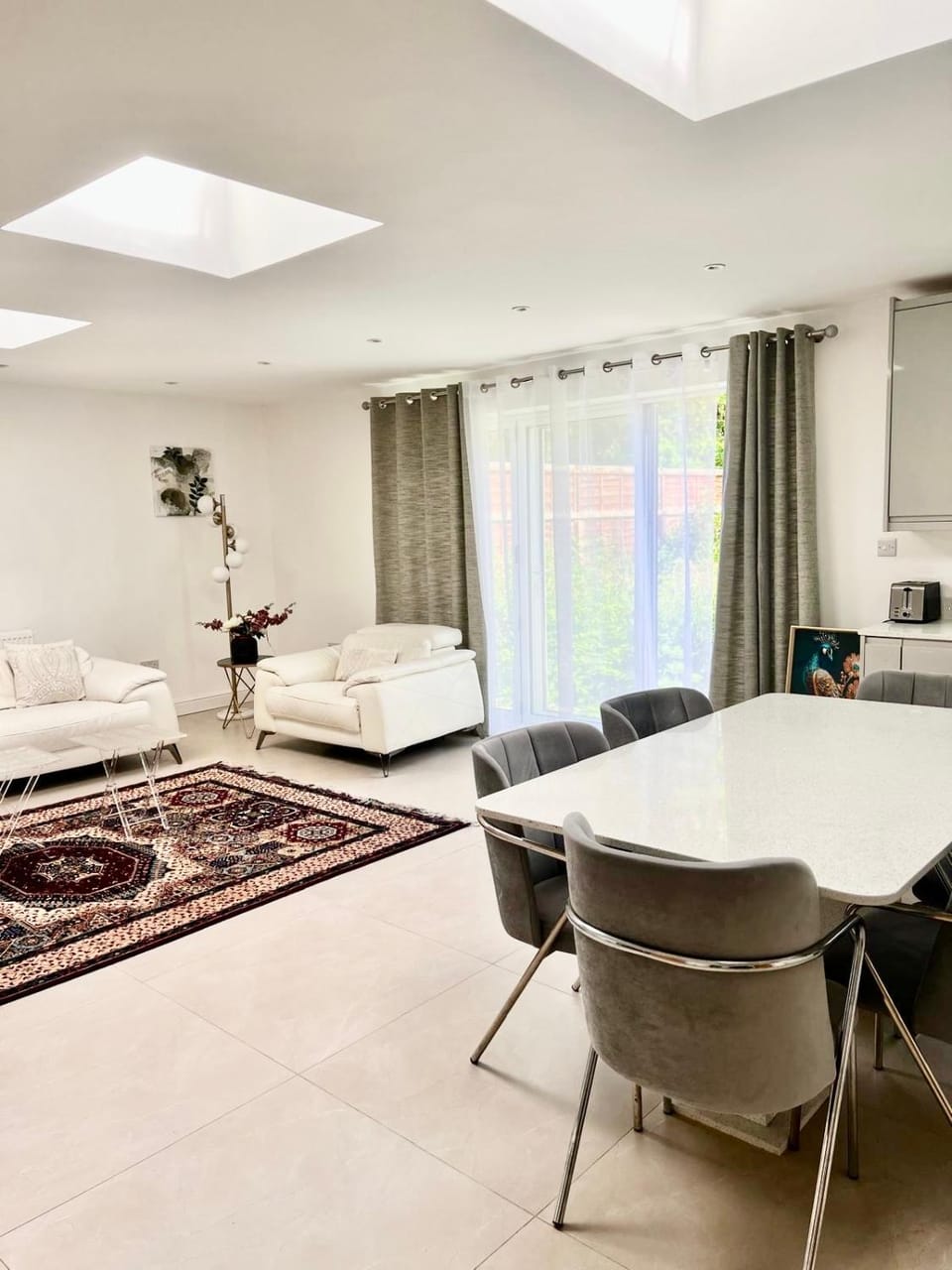 4 Bedroom Home Edgware Ground Floor House in Edgware