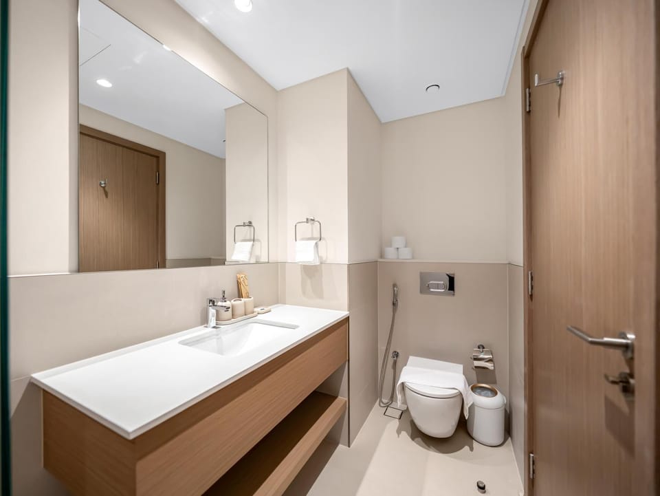 the 'Krabi' Condo - Peaceful 2BR - Lagoon Beach Access Apartment in Dubai