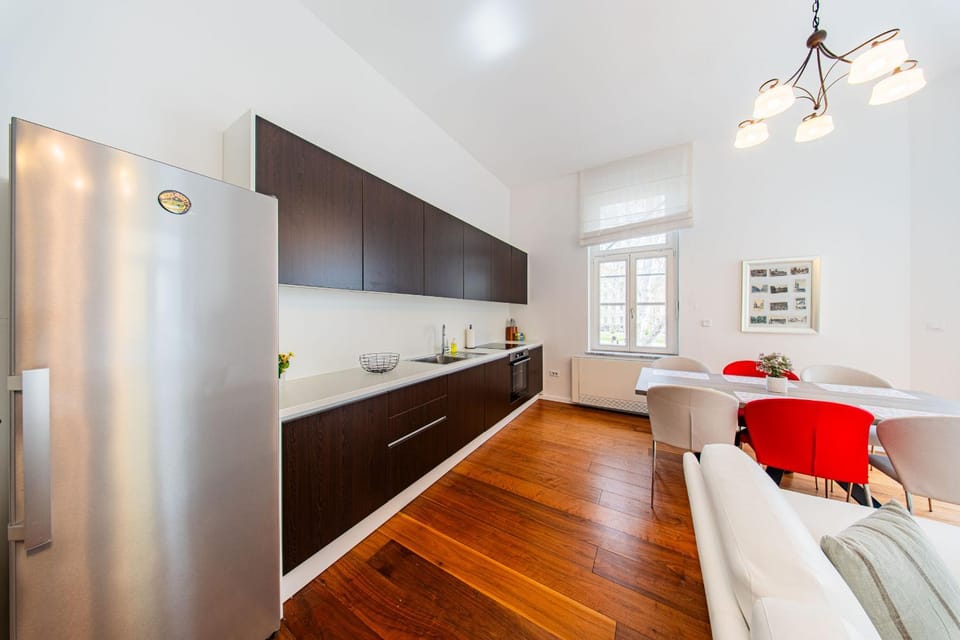 Kitchen or kitchenette, Dining area, stove