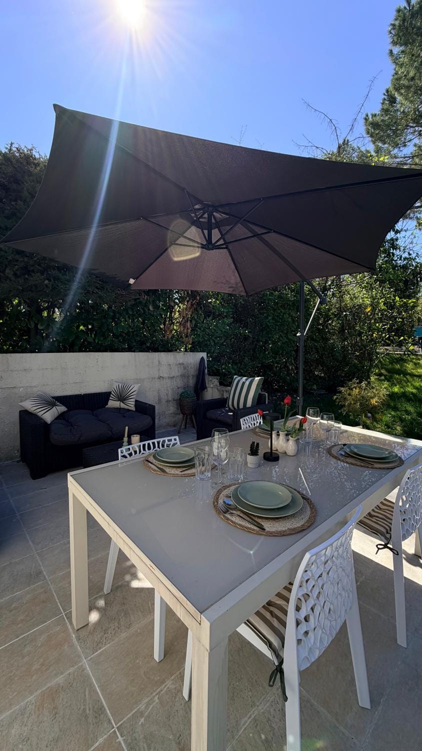 Patio, Day, Garden, Dining area, Garden view