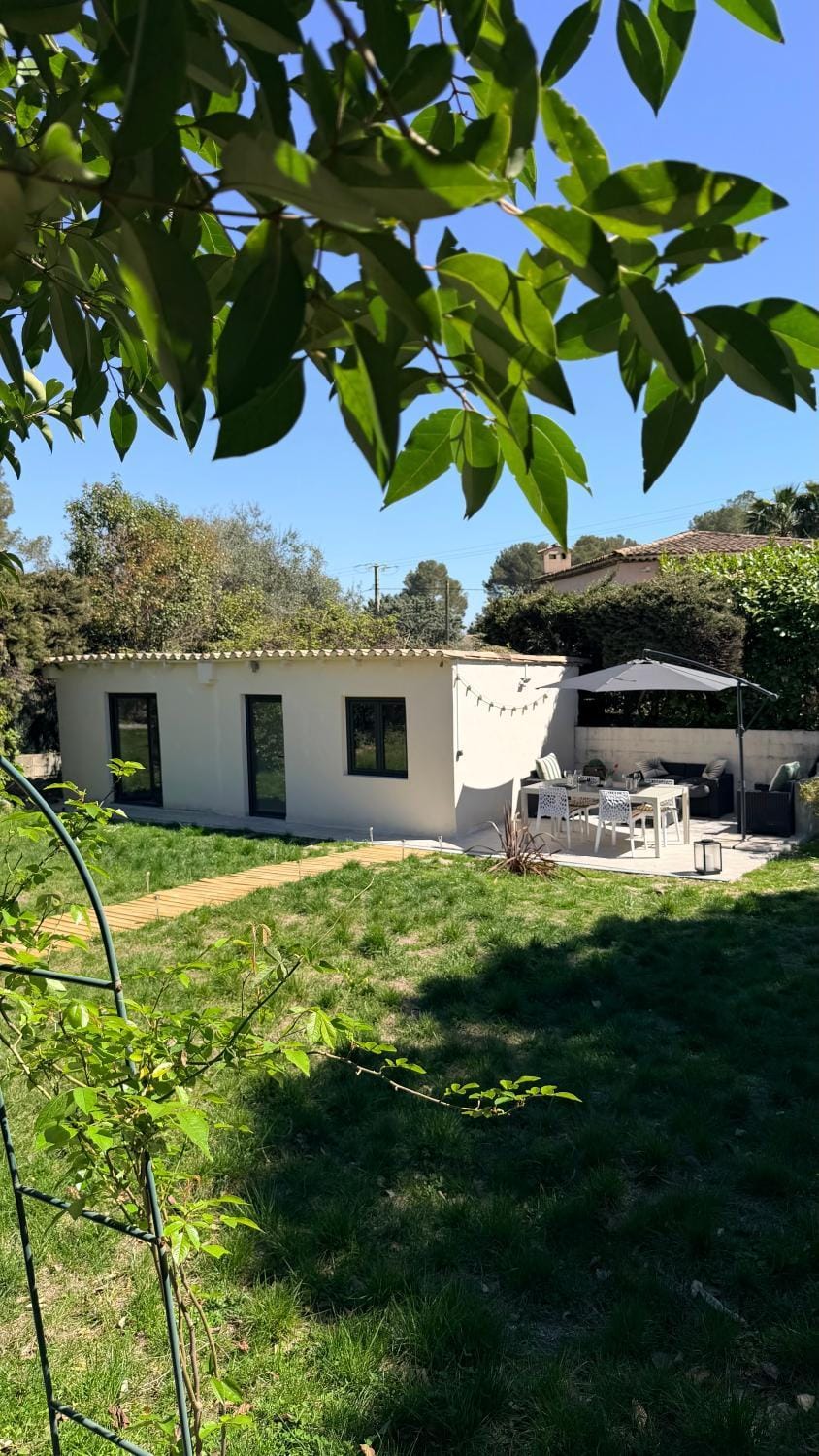 Property building, Day, Garden
