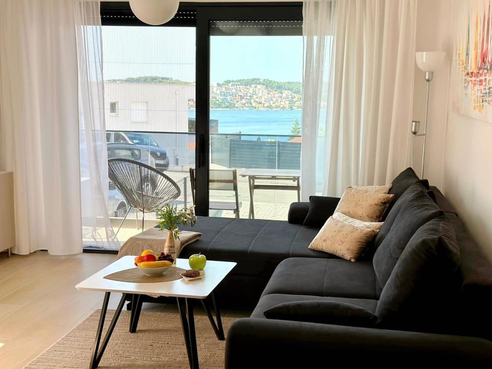 TV and multimedia, Balcony/Terrace, Living room, Sea view, air conditioner