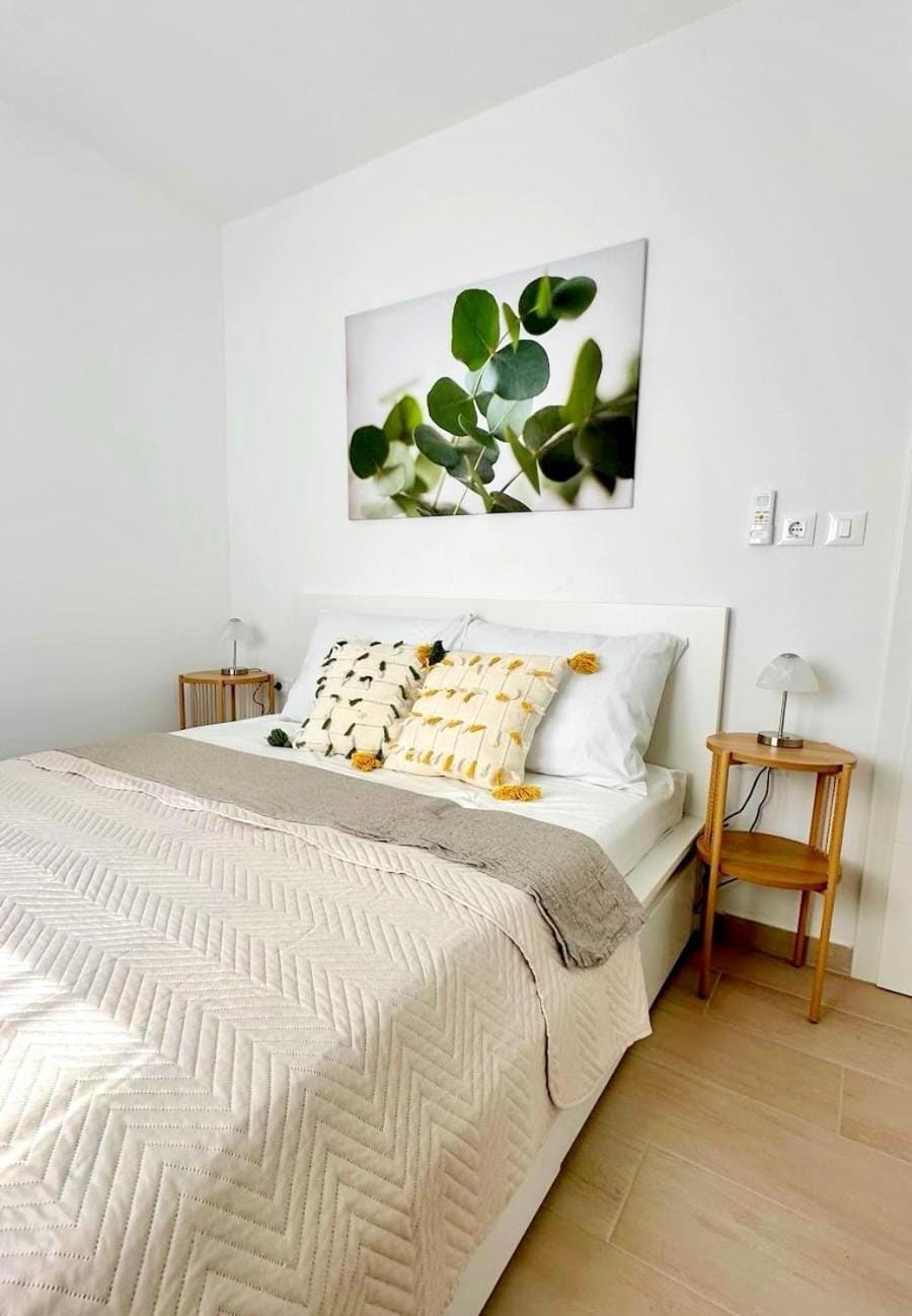 Bed, Bedroom, air conditioner