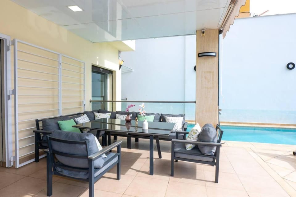 Off site, Balcony/Terrace, Dining area, Pool view