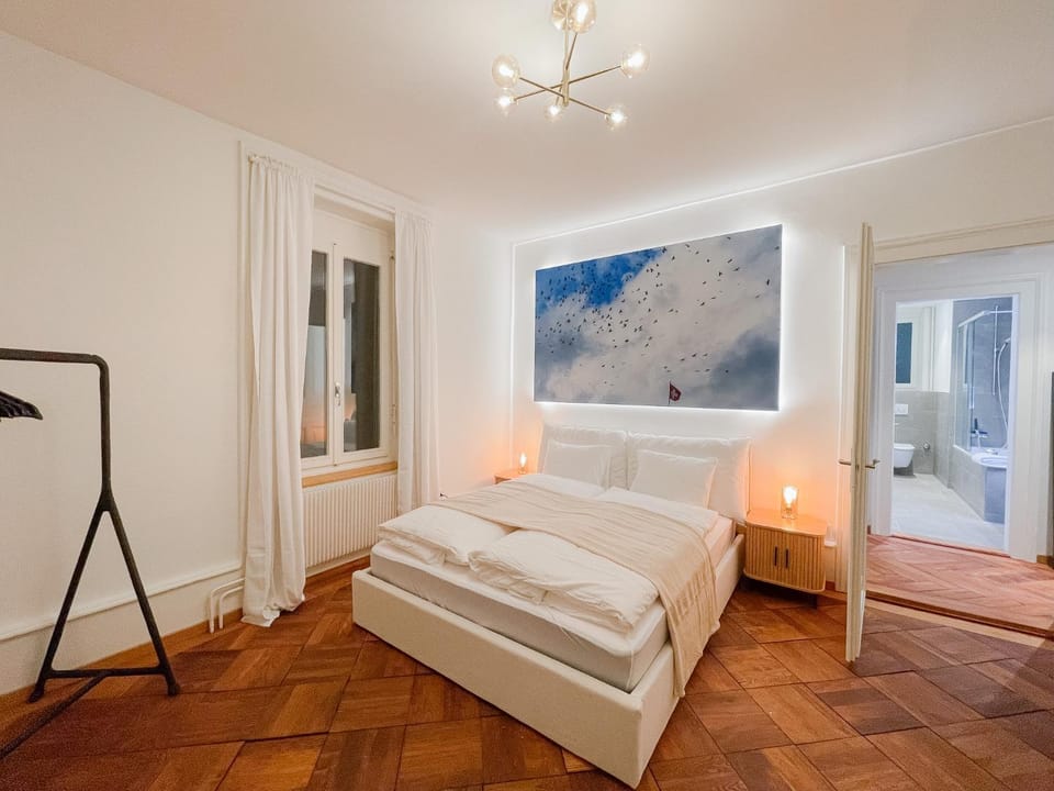 Bed, Photo of the whole room, Bedroom, towels