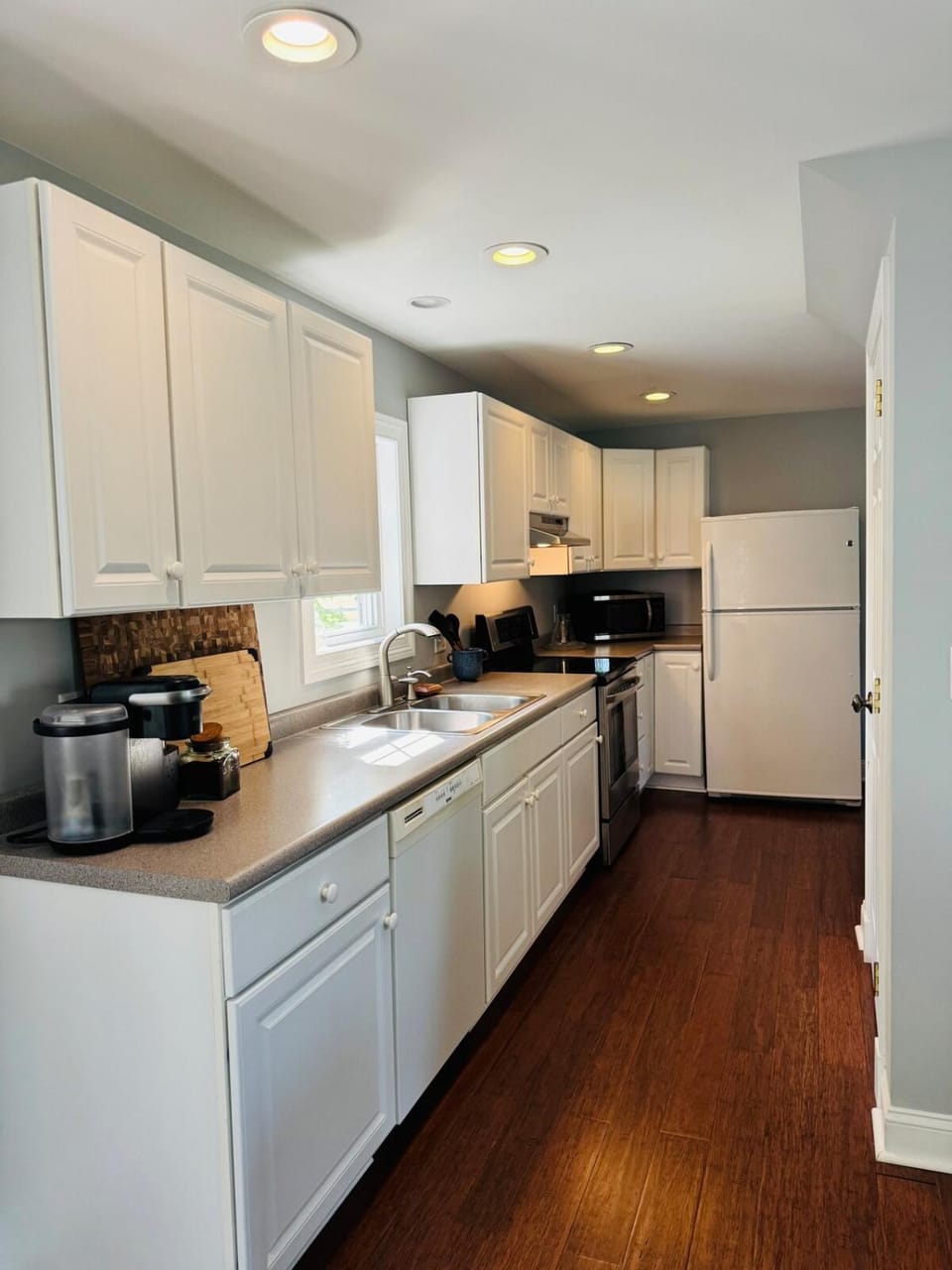 Lush Coastal Downtown Home with Beaches and Shops House in Freeport
