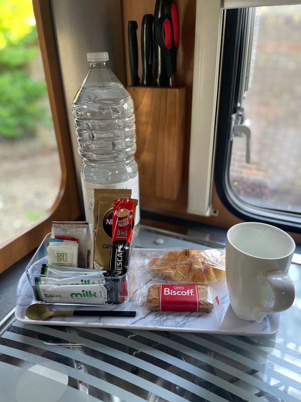 Cosy Motorhome Escape in Surrey House in England