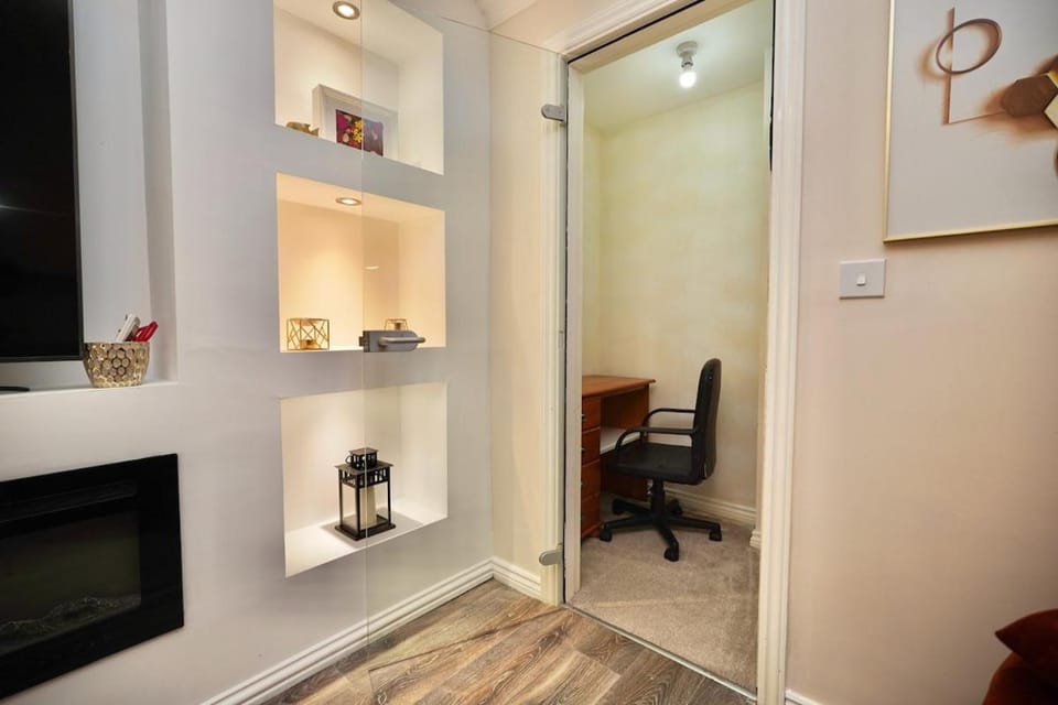 Skelhorn Villa - Air Conditioning, Rugby, Near M6, DHL & Amazon Warehouse House in Rugby