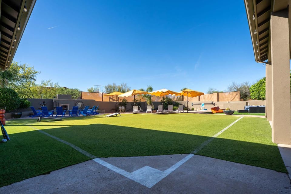 Suncrest Retreat - Pool Pickleball Theater House in Scottsdale