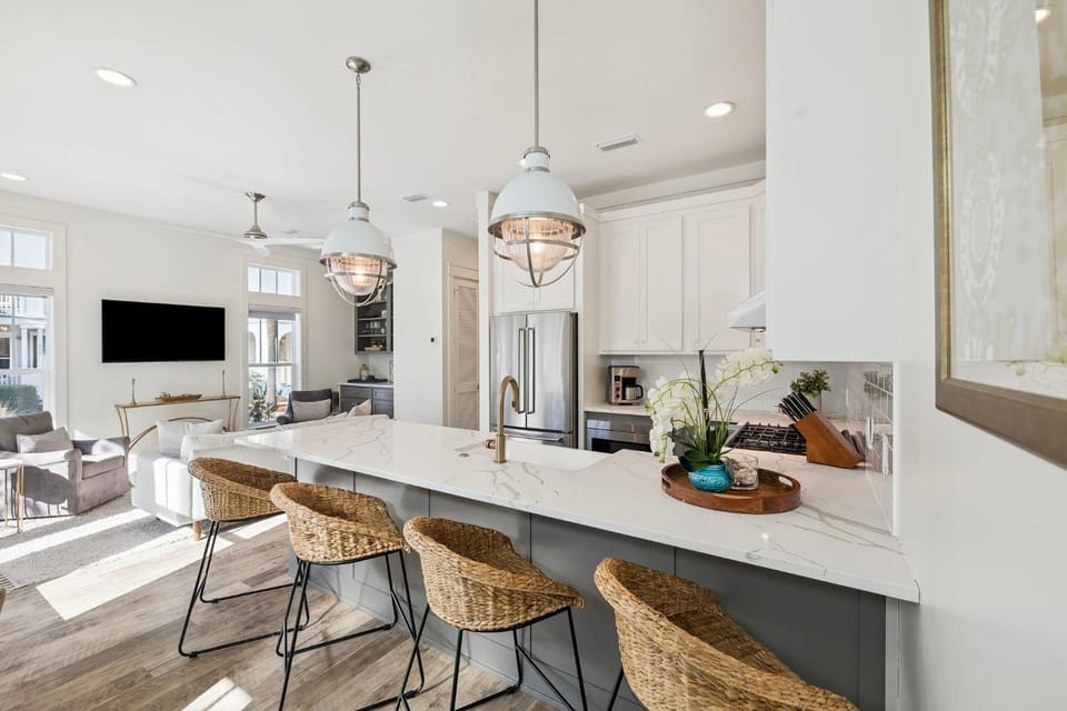 Kitchen or kitchenette, Seating area, kitchen