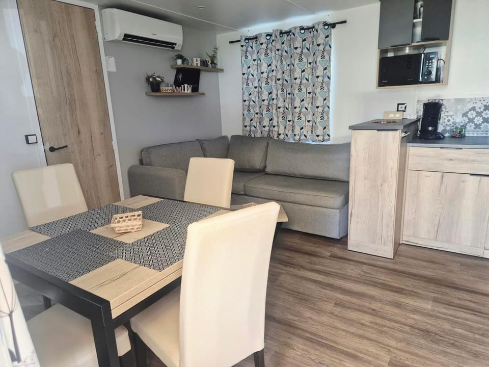 Mobil-Home "Le Moana" - Camping Les Sables du Midi Campground/ 
RV Resort in Occitanie