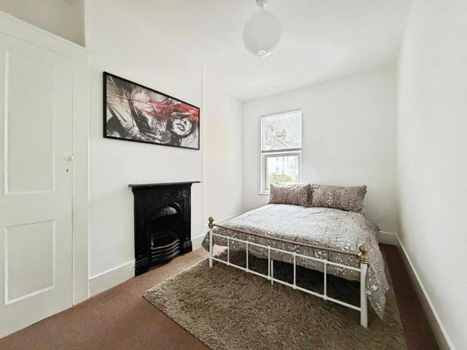 Hill View House - spacious holiday home House in Folkestone