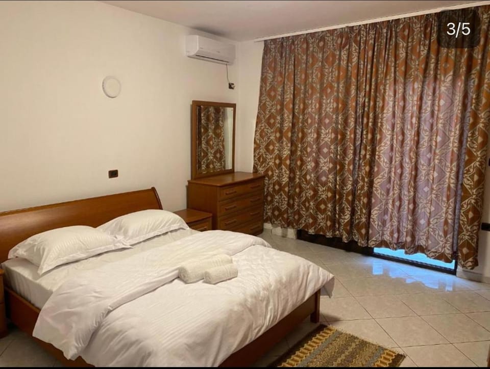 Easy Stay Rooms Bed and Breakfast in Tirana