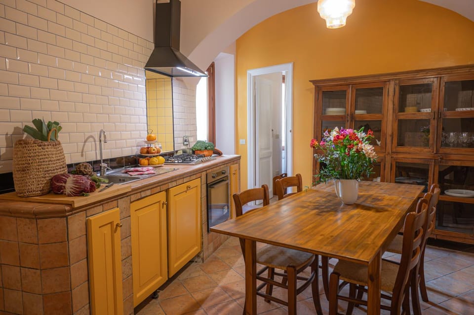 Kitchen or kitchenette, Food and drinks, Dining area, Food, dishwasher, oven, stove, kitchen