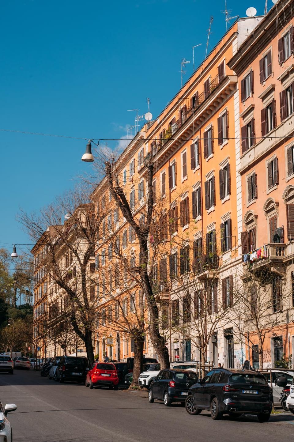 Property building, Day, Neighbourhood, City view, Street view, Location, Parking