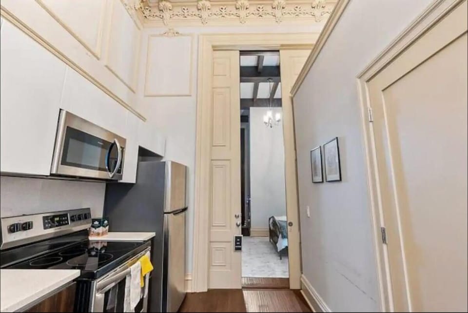 Elegant Victorian Centre City 1 BR Apartment Apartment in Rittenhouse Square