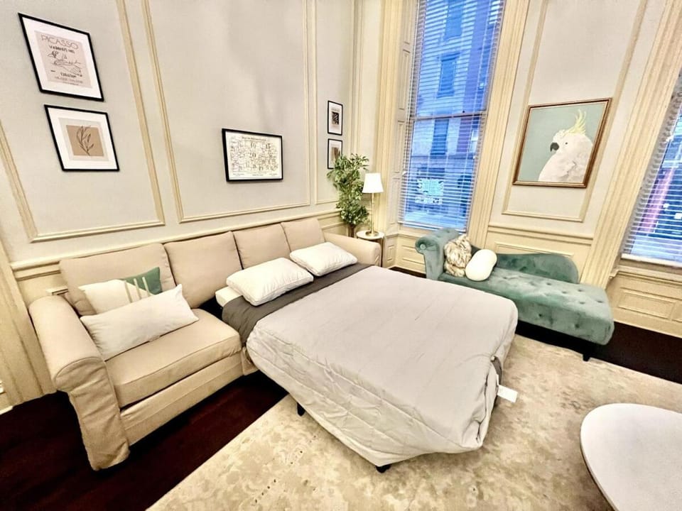 Elegant Victorian Centre City 1 BR Apartment Apartment in Rittenhouse Square