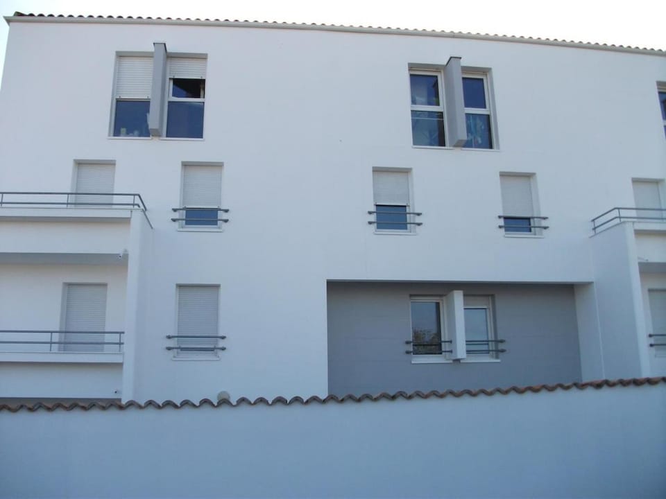 Studio indépendant lumineux et calme Apartment in La Rochelle