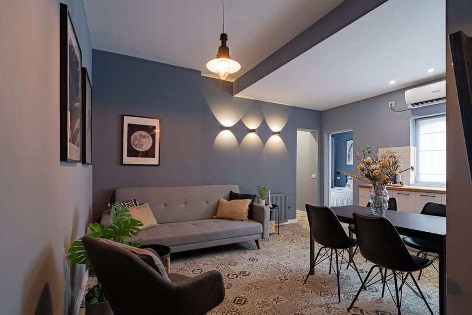 TV and multimedia, Living room, Seating area, Dining area, air conditioner