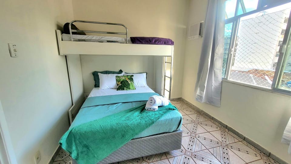 Bedroom, locker, towels