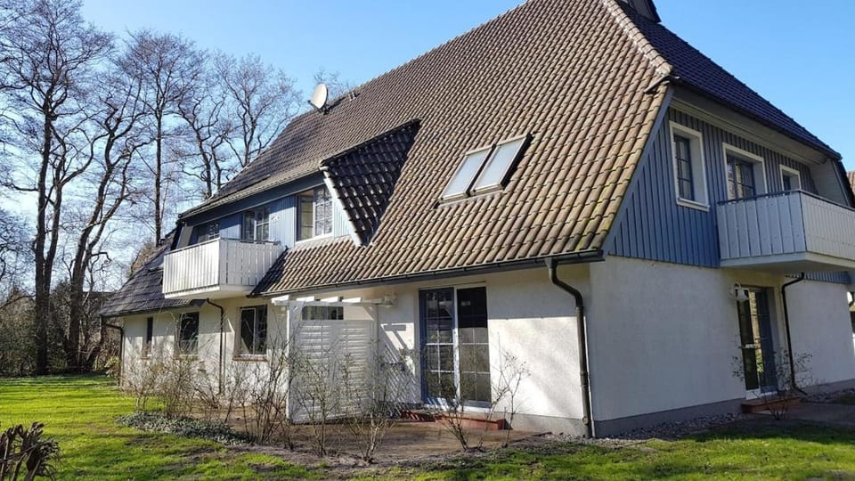 Meerzeit Helle Ferienwohnung mit Balkon nahe der Ostsee Apartment in Prerow