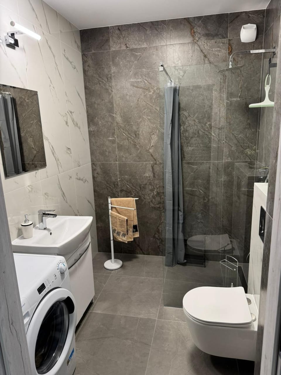 Shower, Bathroom, towels, washing machine