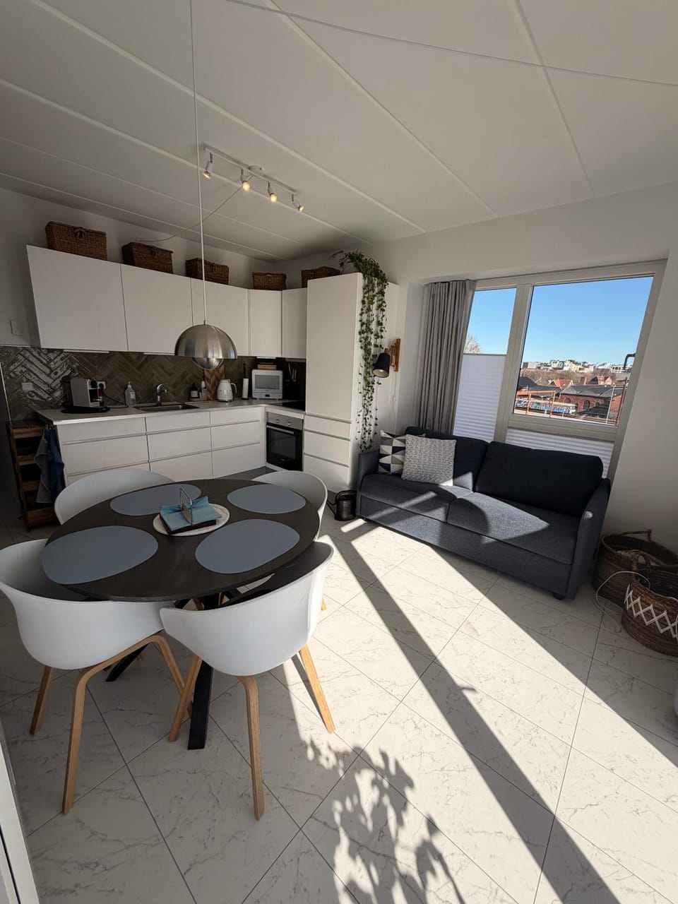 Living room, Dining area, kitchen