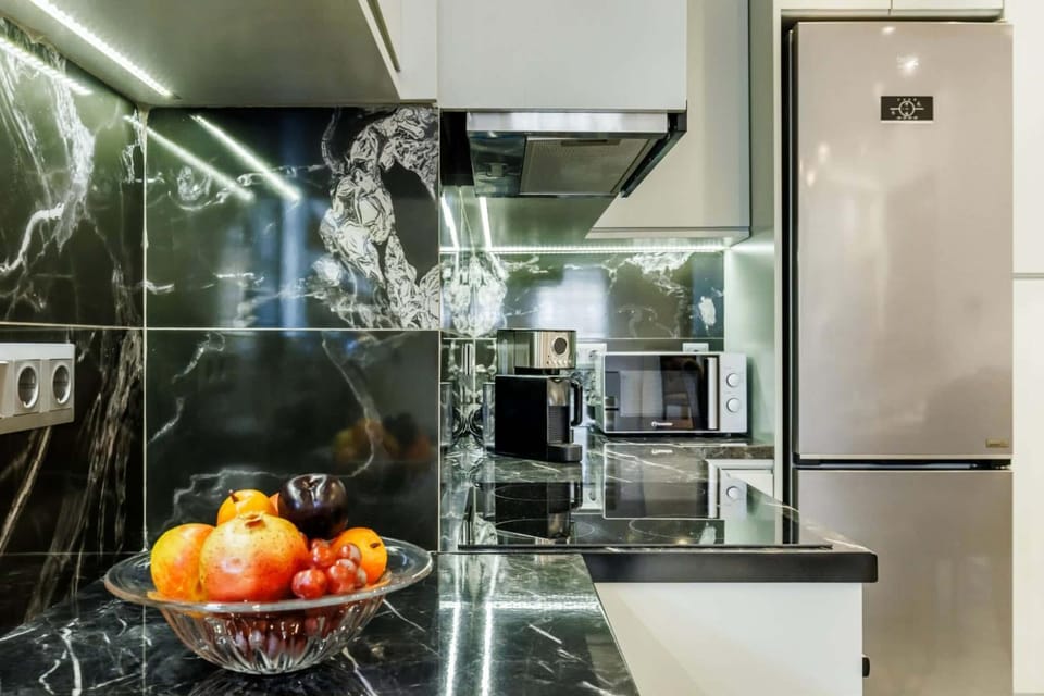 Kitchen or kitchenette, Food and drinks, oven, stove