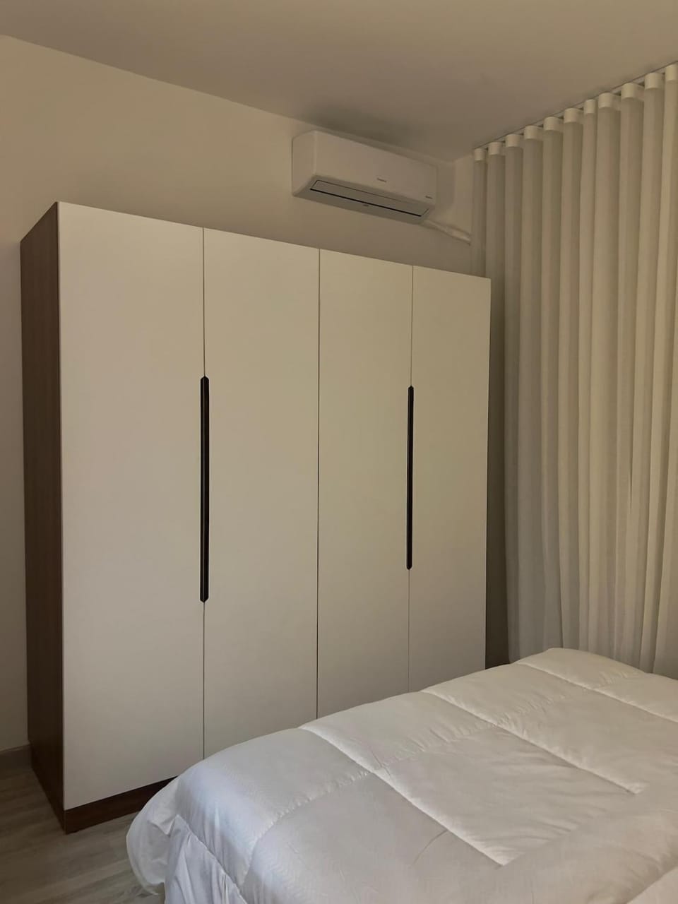 Bedroom, wardrobe, air conditioner