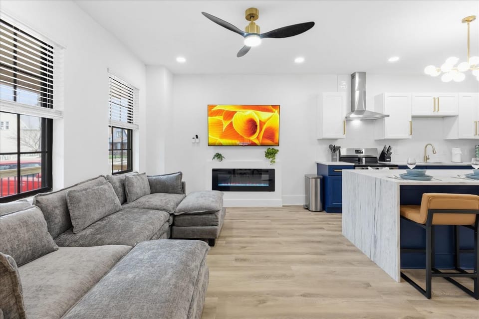 Newly Renovated 4 BR near downtown Indy w Garage House in Indianapolis