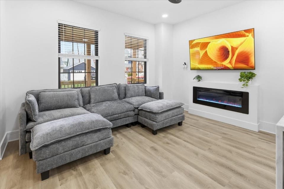 Newly Renovated 4 BR near downtown Indy w Garage House in Indianapolis